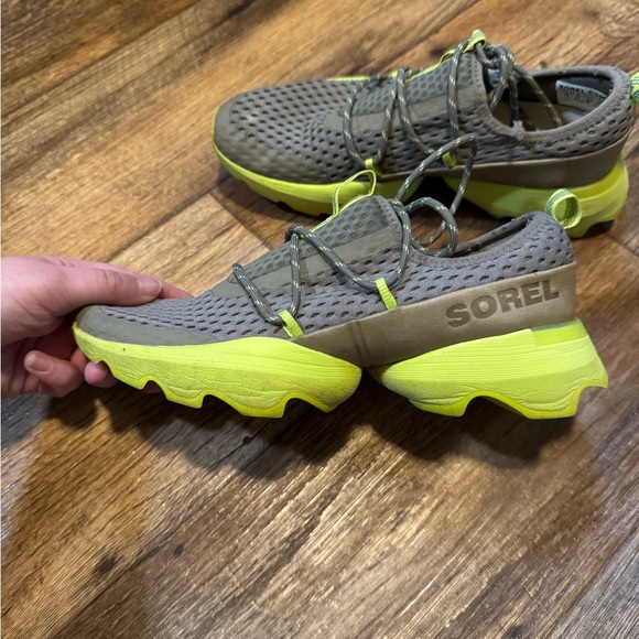 Sorel women’s size 7.5 sneakers tennis shoes - Picture 2 of 7